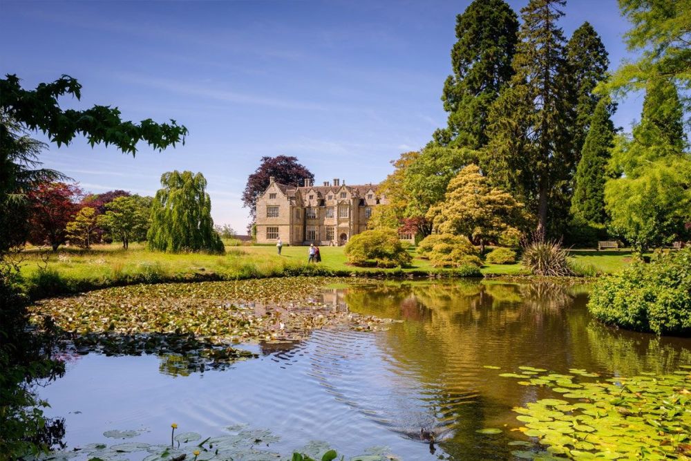 A lovely gift for a couple - a visit to Wakehurst Place!