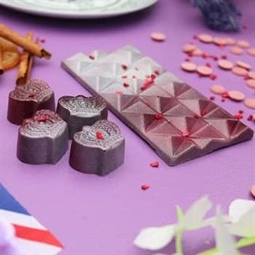 There's a Crown & Jewels Chocolate Making Workshop in Windsor, Berkshire