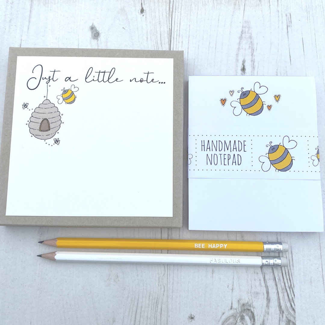 <!-- 002 -->Bee Stationery Gift Box