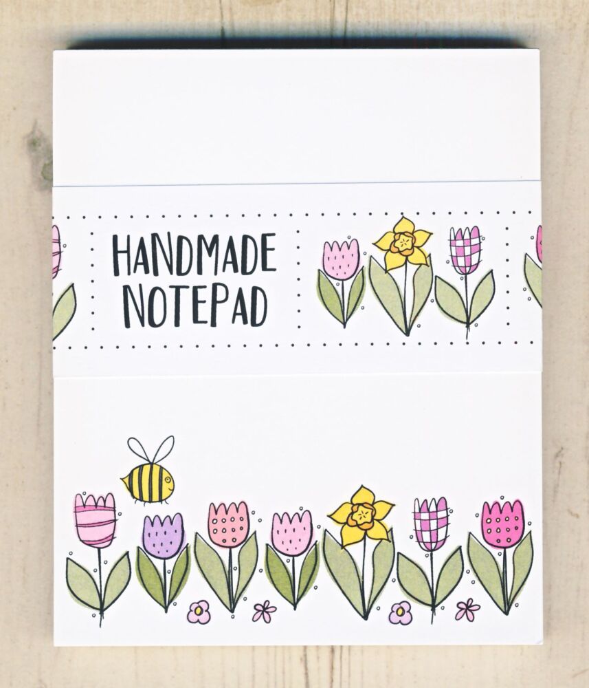 <!-- 015 -->Bee & Flowers Notepad