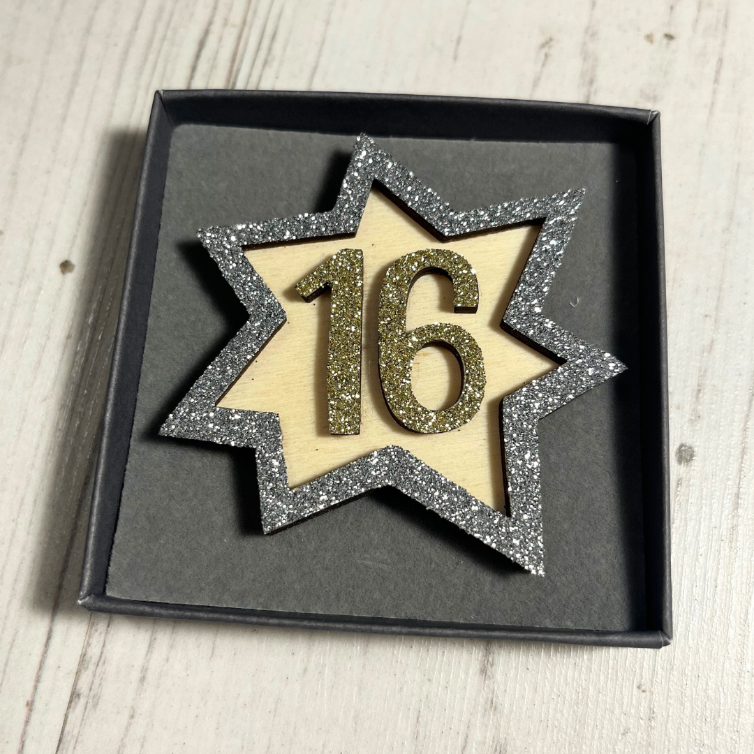 <!-- 010--> Glittery 16th Birthday Badge