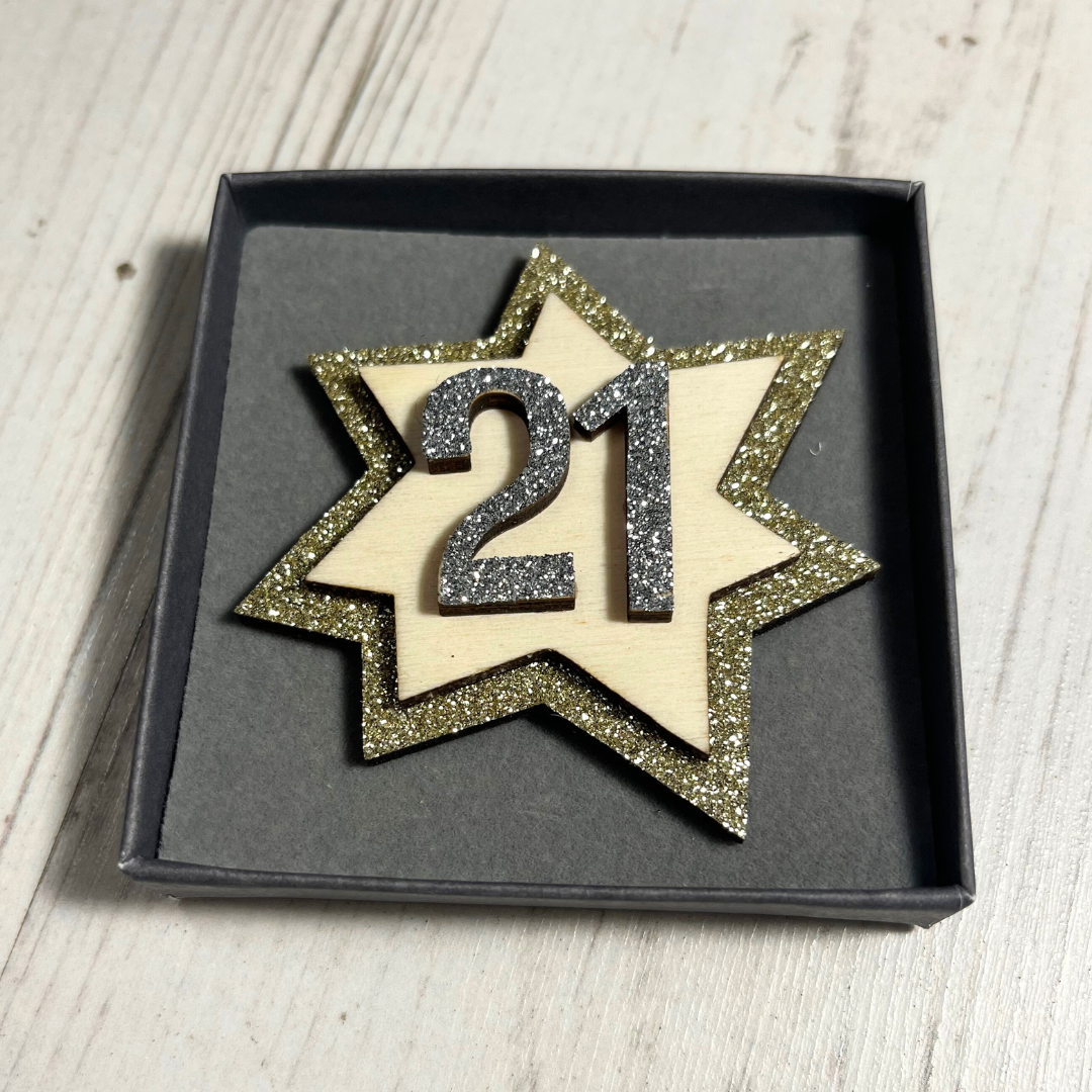 <!-- 008--> Glittery 21st Birthday Badge