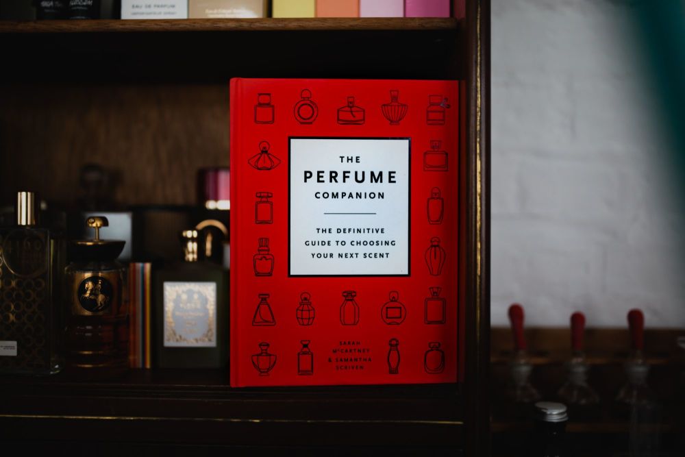 The Perfume Companion Book + Taster Set