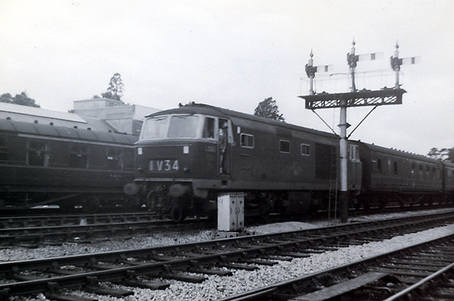 D7012 Goodrington yard prob 1964