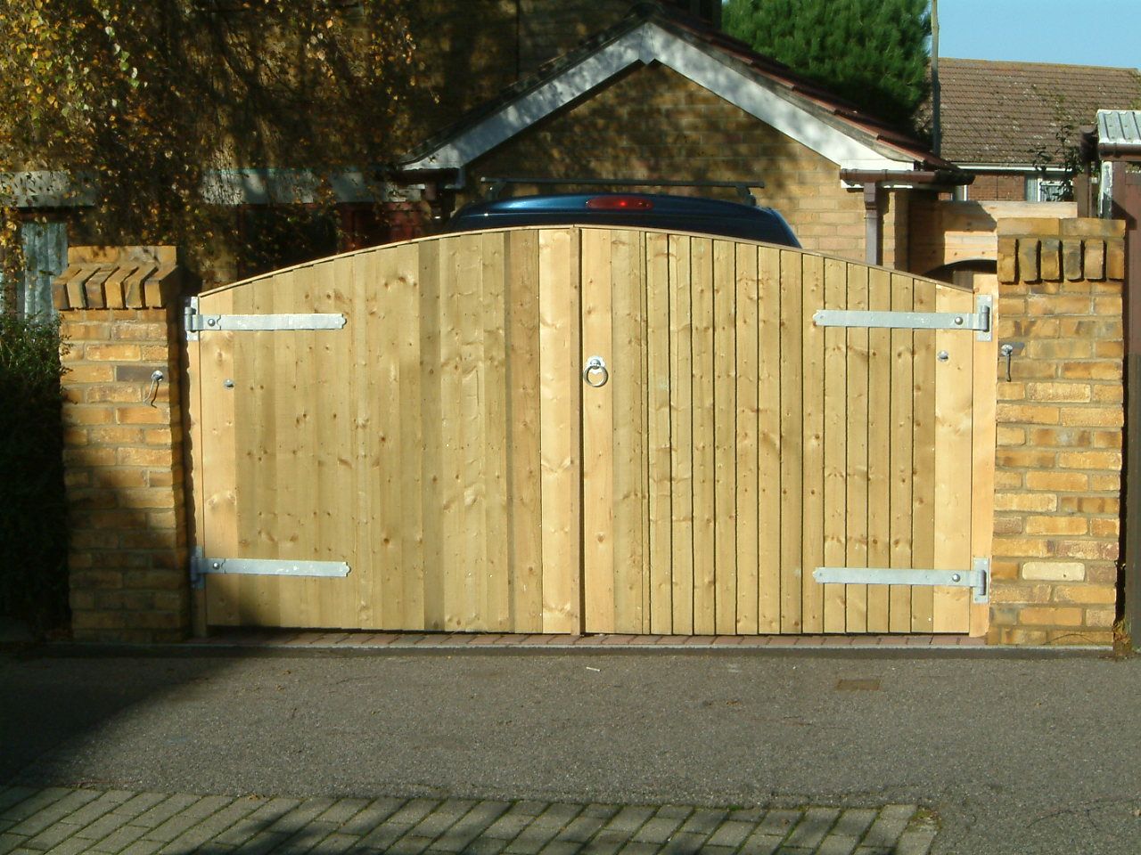 closeboarded bow top gates