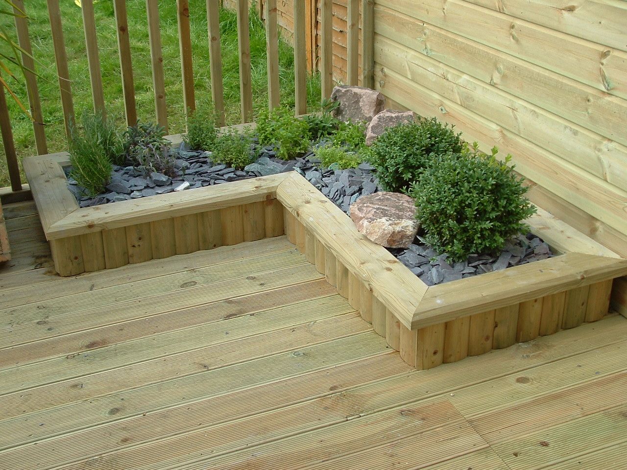 haymac deck with low planter