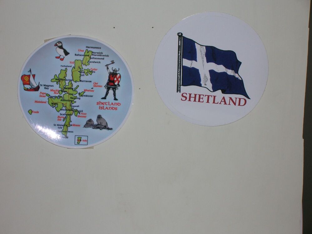 KB029 Round vinyl self-adhesive sticker 3.5" dia. A/ Shetland map B/ Shetland flag