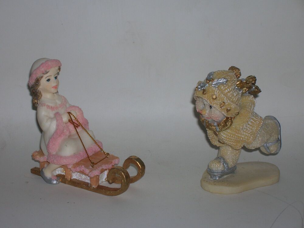 KB36 girl sledging