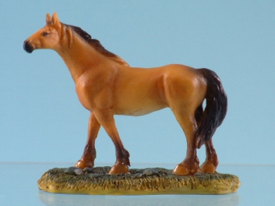 10383 Horse on base 9 x 10 cm