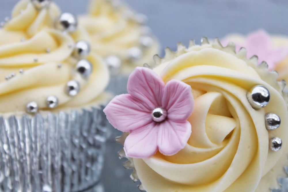 silver-edibles-cupcake-03