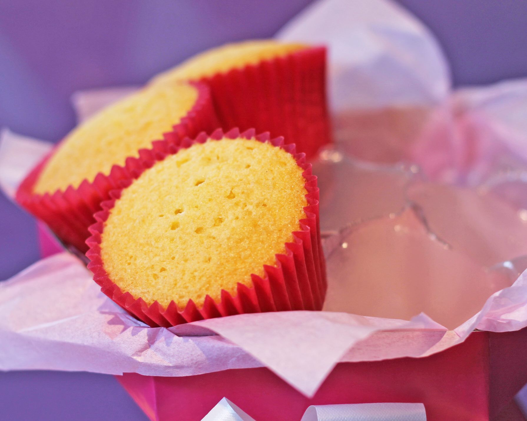 Cupcake-Bouquet-Box-invisiTray-Purple-Cupcakes