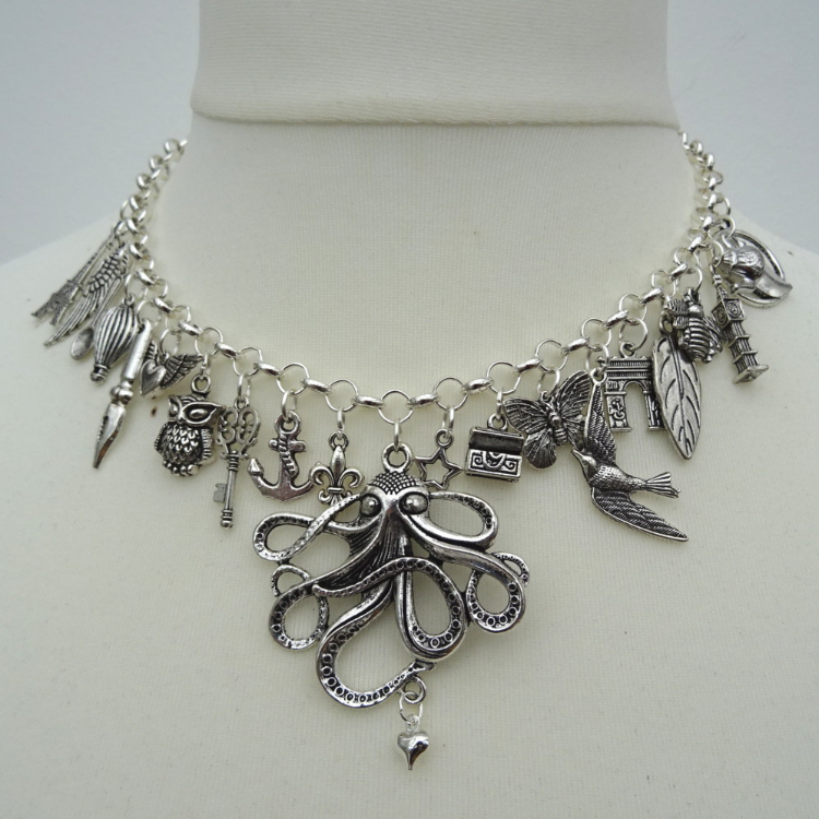 Statement charm necklace in silver CN090