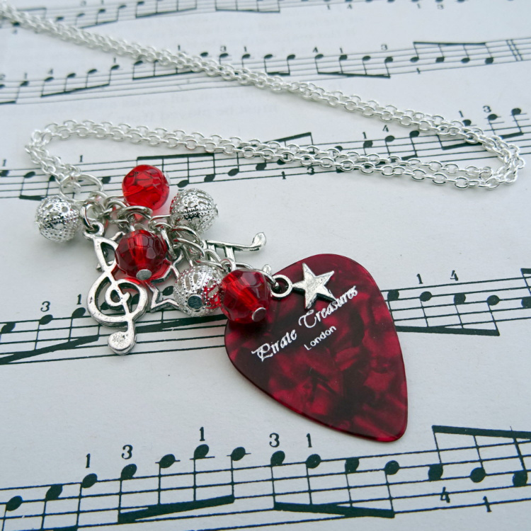 Rock'n'Roll Star plectrum charm necklace in red CN092