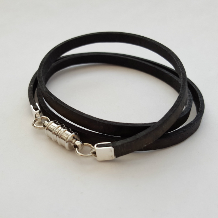 Leather wrap bracelet in antique black MN005