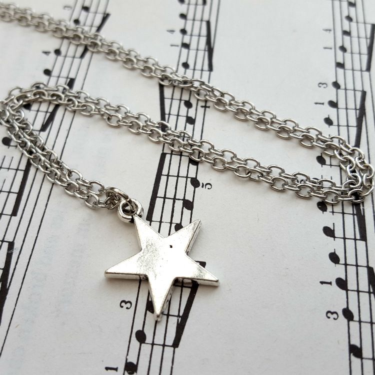 Silver star necklace on chain CN101