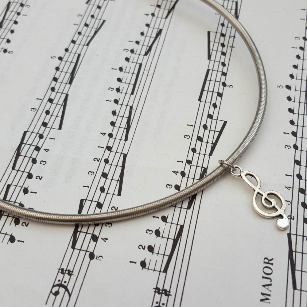 Stand up bass string choker necklace with treble clef (DMc)