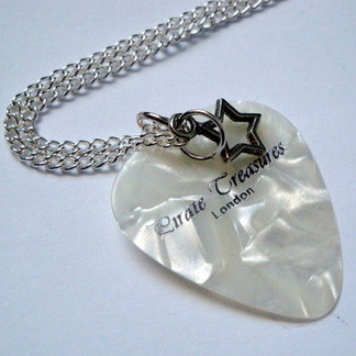 White Pirate Treasures plectrum and star necklace KN043