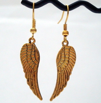 VE009 Vintage kitsch large gold angel wing earrings