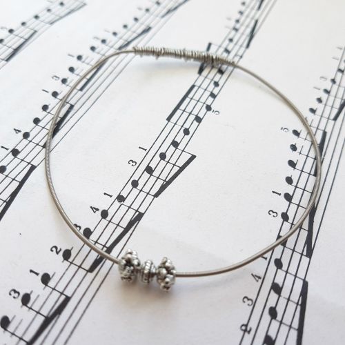 Wayne Thomas Trampolene bass guitar string bracelet size XS (65mm diameter)