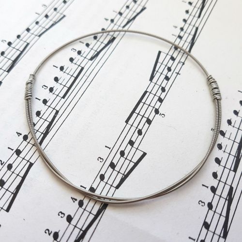 Wayne Thomas Trampolene bass guitar string bracelet size XS (65mm diameter)