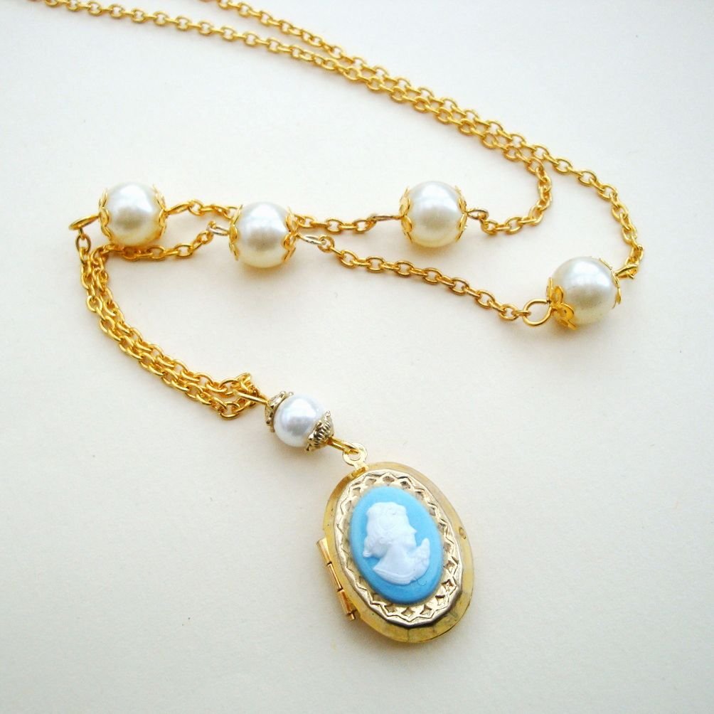 Vintage cameo locket & pearl necklace VN020