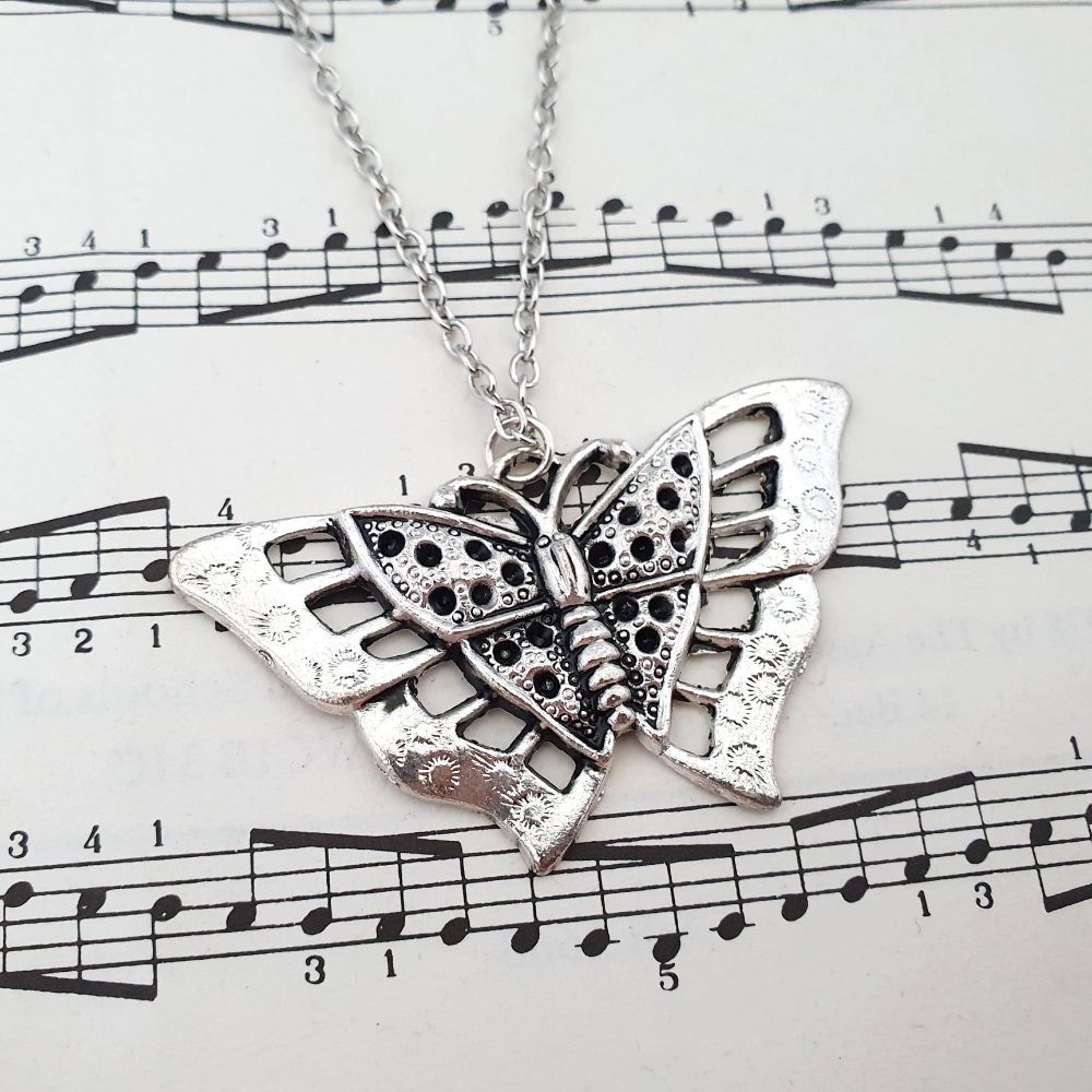 Silver butterfly vintage style charm necklace VN033