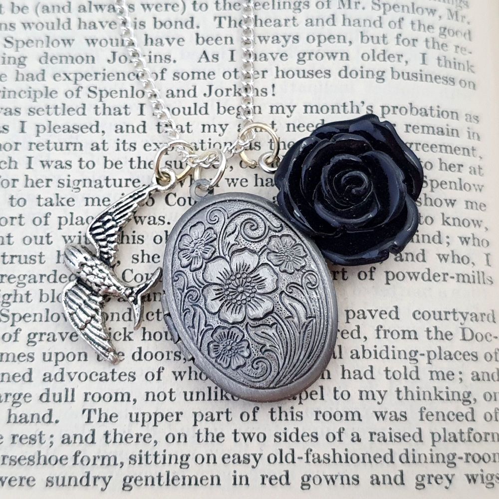 Secret Memories locket & black rose vintage style necklace VN037
