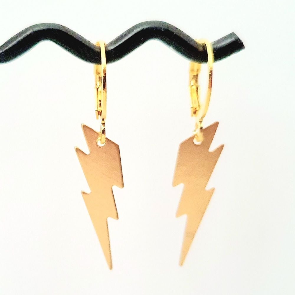 Small huggie hoop earrings with gold lightning bolt charm CE028