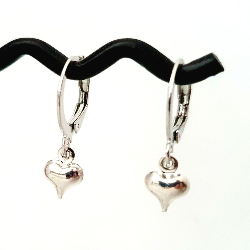 Small huggie hoop earrings with silver heart charm CE025