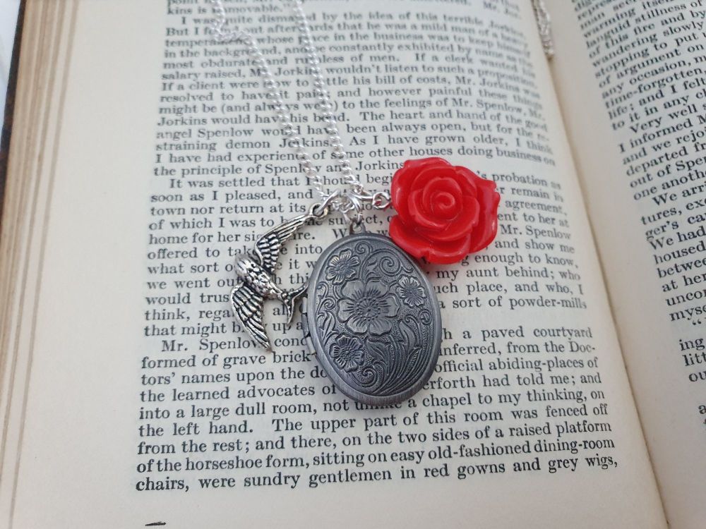 Secret Memories locket & red rose vintage style charm necklace VN038