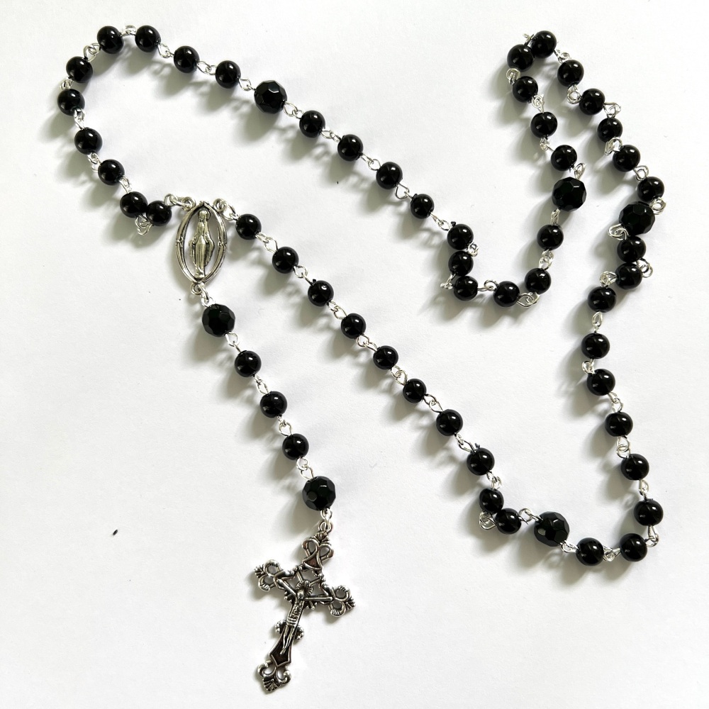 Rosary beaded necklace with black beads