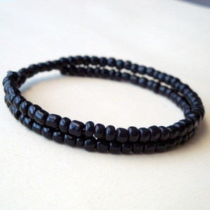 MB003 Men's coil beaded bracelet in black