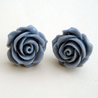 Vintage style rose flower earrings in grey VE037