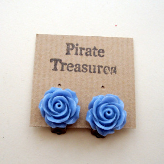 Vintage style rose flower clip on earrings in blue VE042