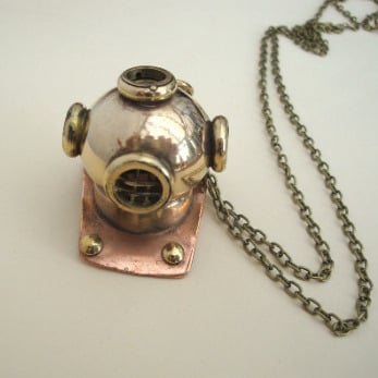 Vintage style nautical brass diving helmet necklace VN102