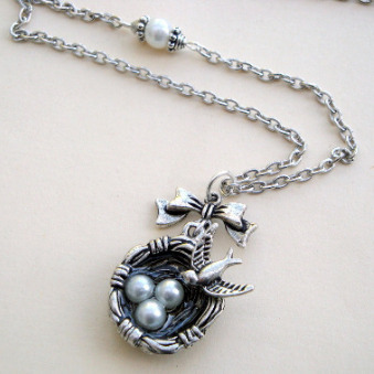 Vintage inspired bird's nest necklace in antique silver VN107