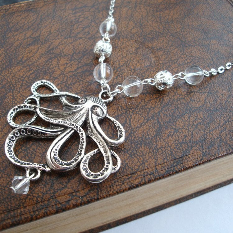 Vintage style octopus necklace in silver VN081