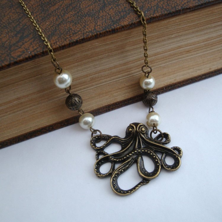 Vintage style octopus necklace in bronze VN054