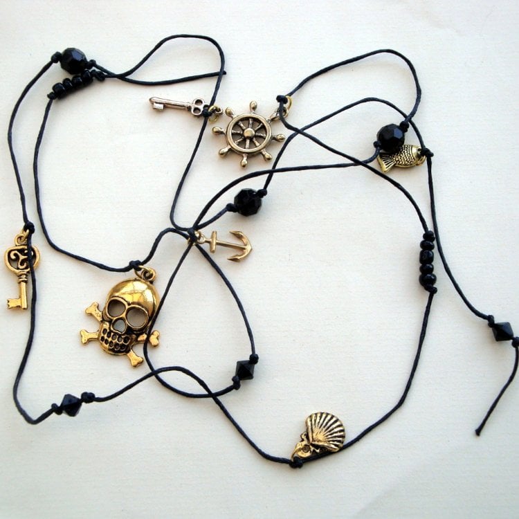 PN106 Black & gold knotted pirate charm necklace