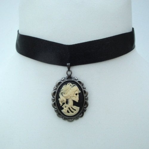 PN131 Gothic pirate skeleton lady cameo choker