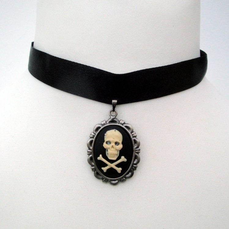 Gothic pirate skull & crossbones cameo choker necklace PN133
