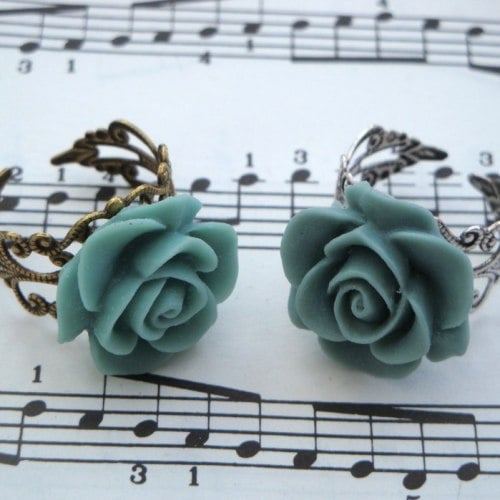 Vintage inspired rose ring on filigree base - grey