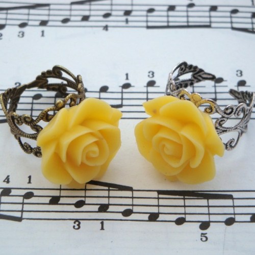 Vintage inspired rose ring on filigree base - yellow