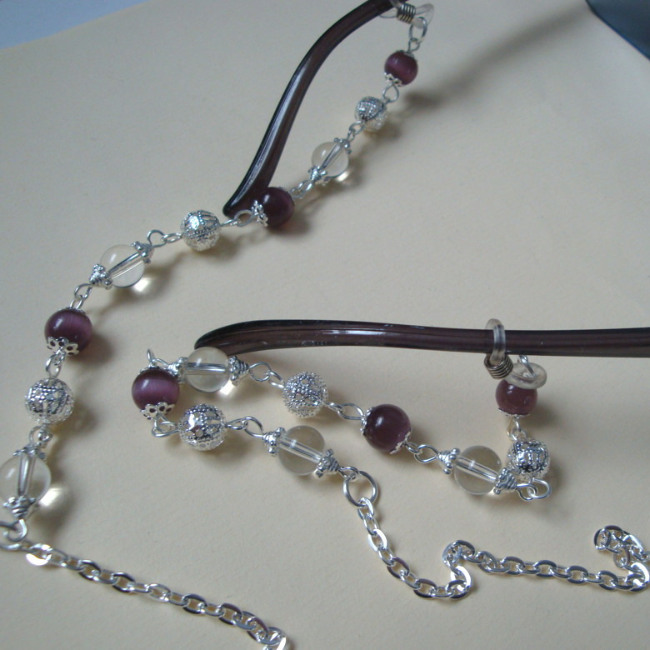 Beaded glasses chain in silver and purple GC004