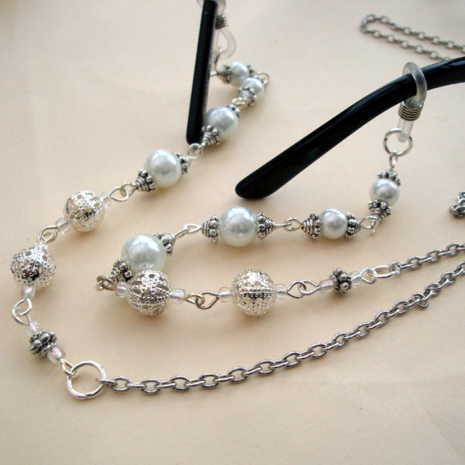Beaded glasses chain in silver & pearls vintage style GC002