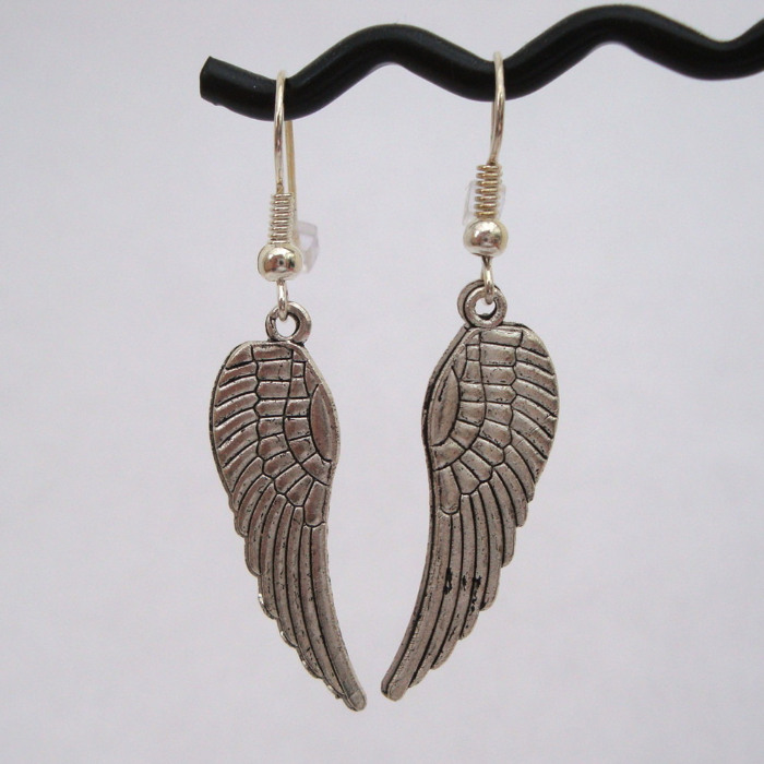 VE007 Vintage kitsch large silver angel wing earrings