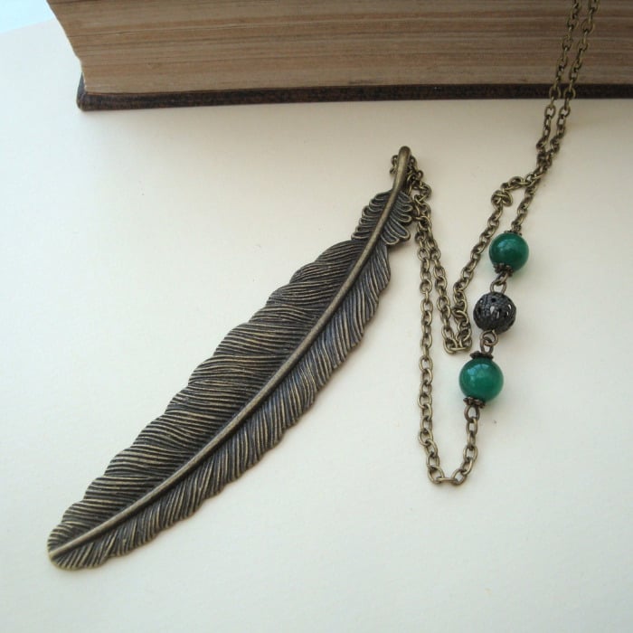 Vintage style bronze feather charm necklace VN092