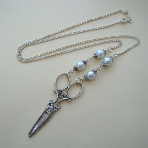 VN061 Antique silver vintage inspired scissors necklace