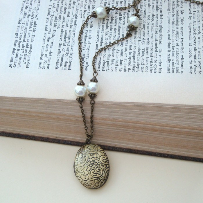 Vintage style bronze locket & pearls necklace VN022