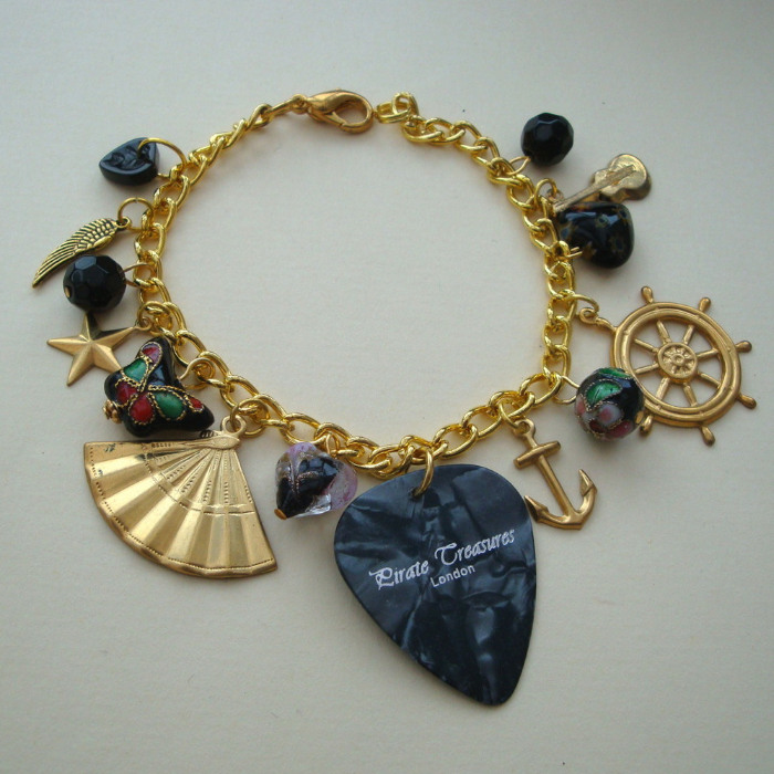 Black & gold guitar plectrum and beads charm bracelet CCB018